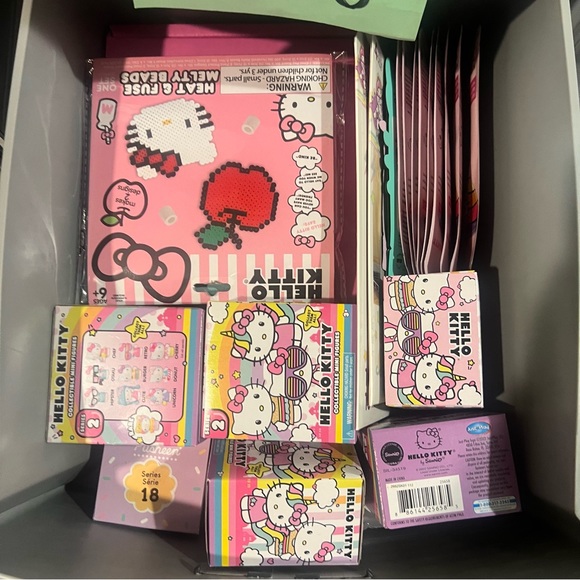 10-15 piece hello kitty Sanrio mystery bundle box - Picture 4 of 14